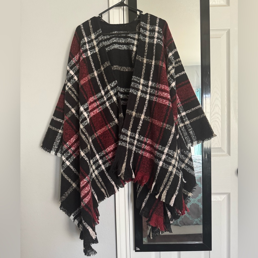 NWOT❤️MAURICES❤️ Oversized Poncho Style Sweater Black, Burgundy, White Plaid - Picture 3 of 9